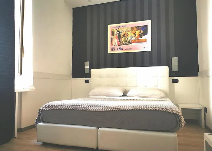 לינה וארוחת בוקר Cinema House 2 רומא