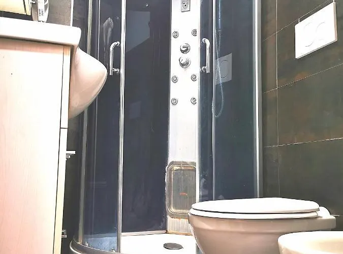 Cinema House 2 לינה וארוחת בוקר