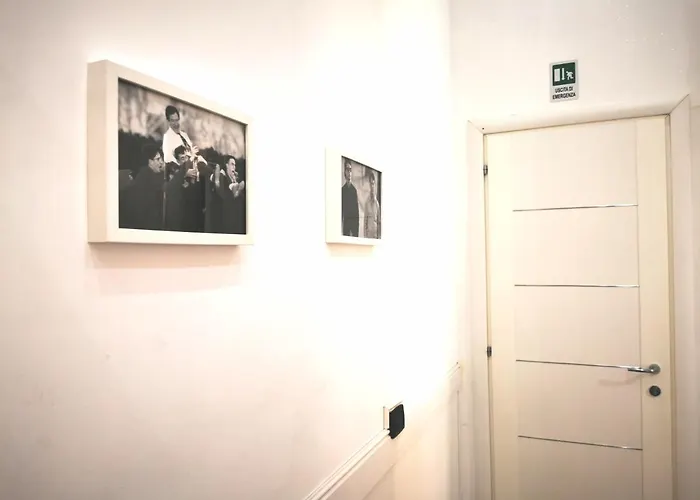 לינה וארוחת בוקר Cinema House 2