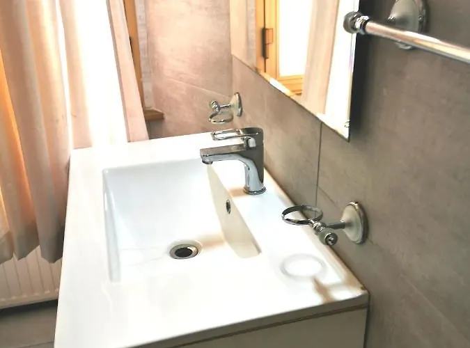 Cinema House 2 לינה וארוחת בוקר 3*